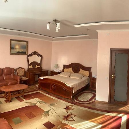Richky Hotel ตรุสคาเวตส์ ภายนอก รูปภาพ