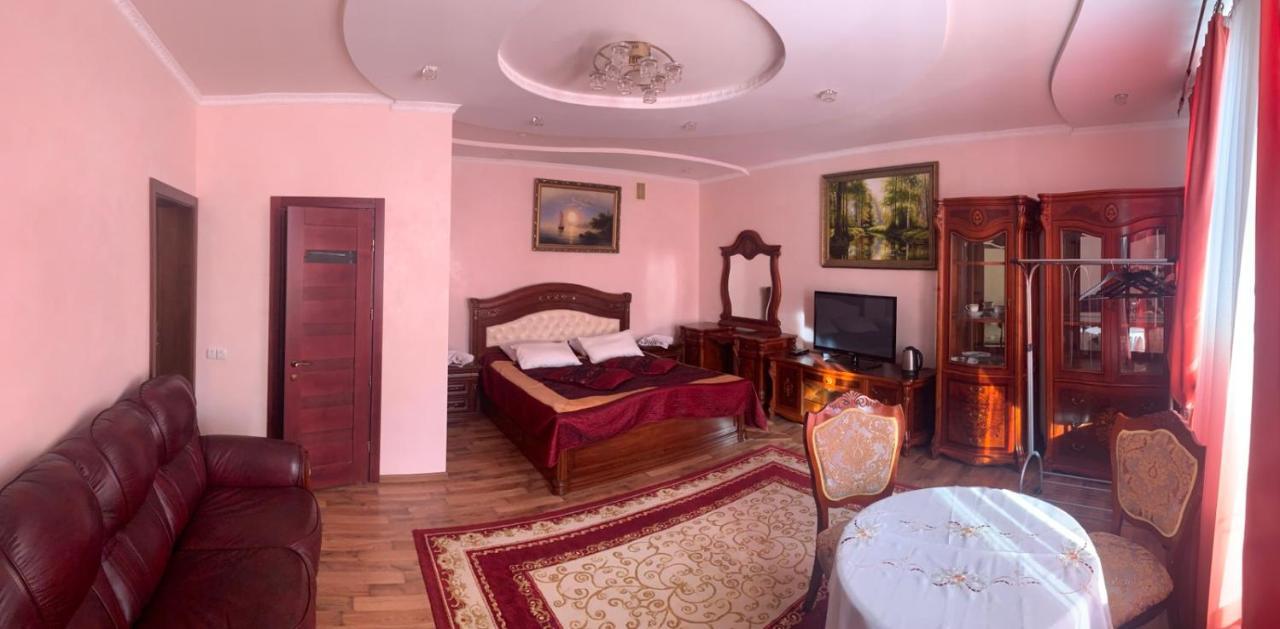 Richky Hotel ตรุสคาเวตส์ ภายนอก รูปภาพ