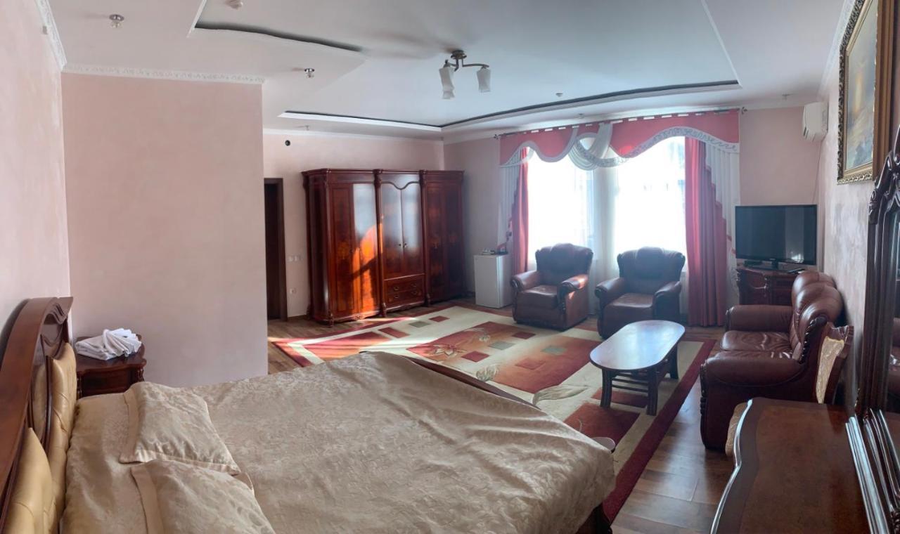 Richky Hotel ตรุสคาเวตส์ ภายนอก รูปภาพ