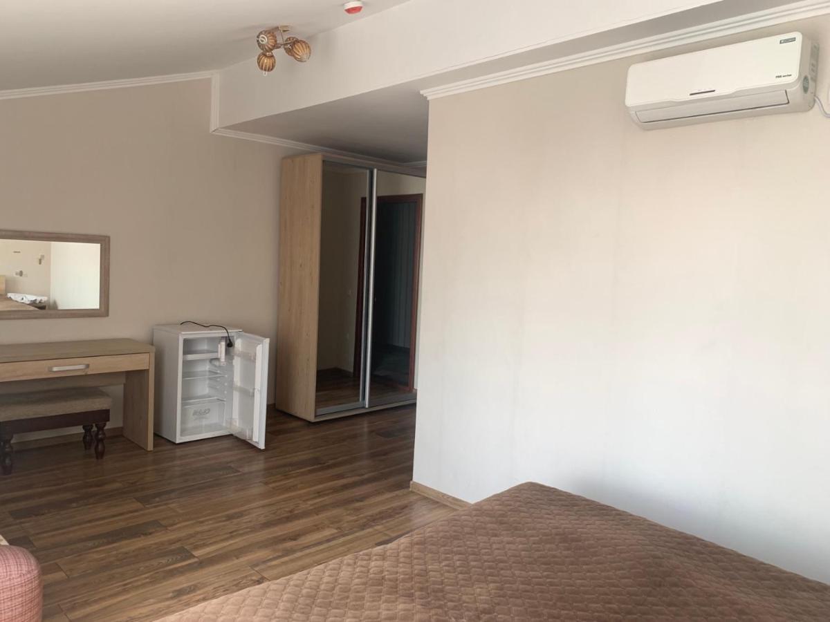 Richky Hotel ตรุสคาเวตส์ ภายนอก รูปภาพ